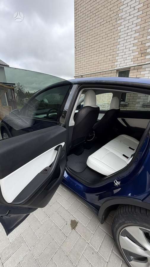 Tesla Model Y - 9