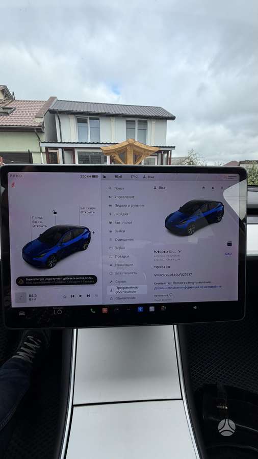 Tesla Model Y - 11