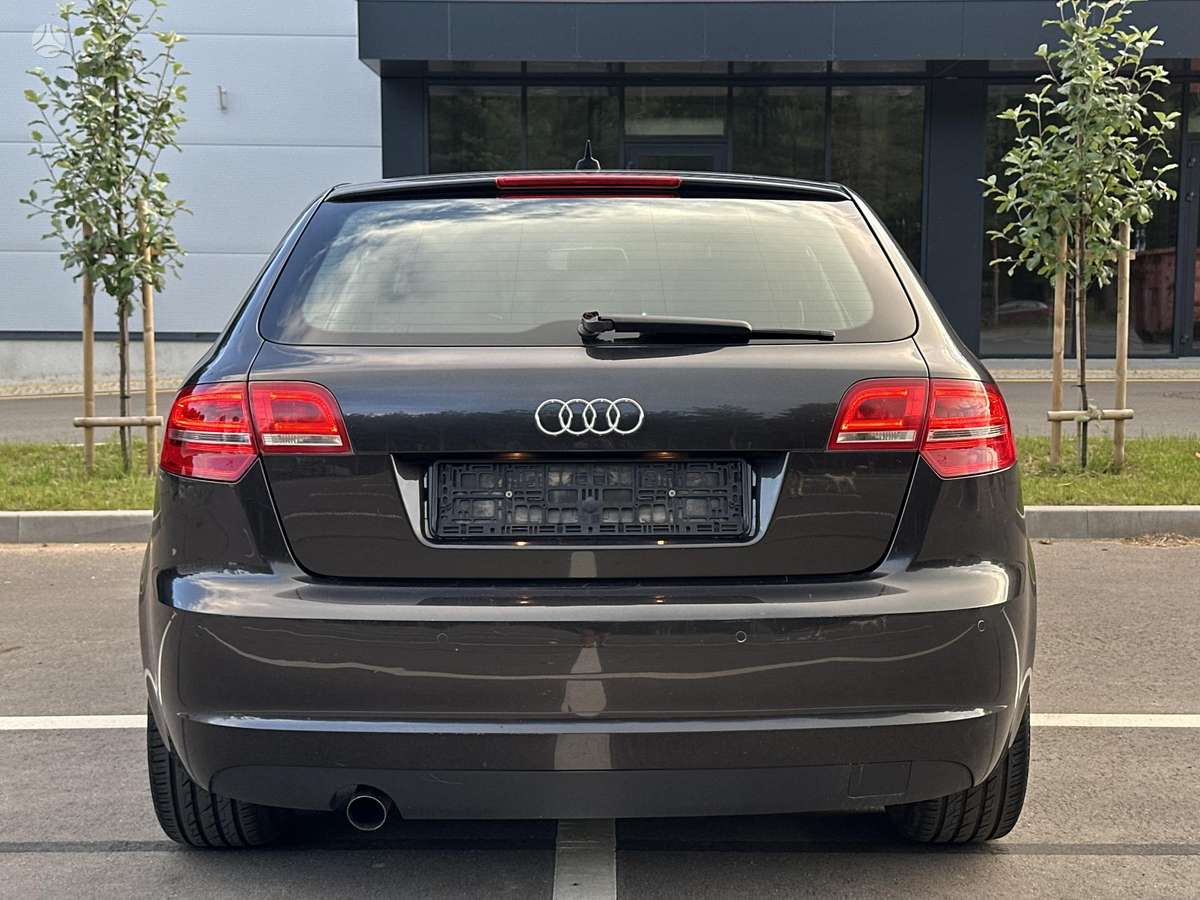 Audi A3, 1.6 l., hatchback
