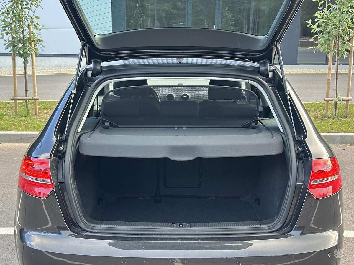 Audi A3, 1.6 l., hatchback