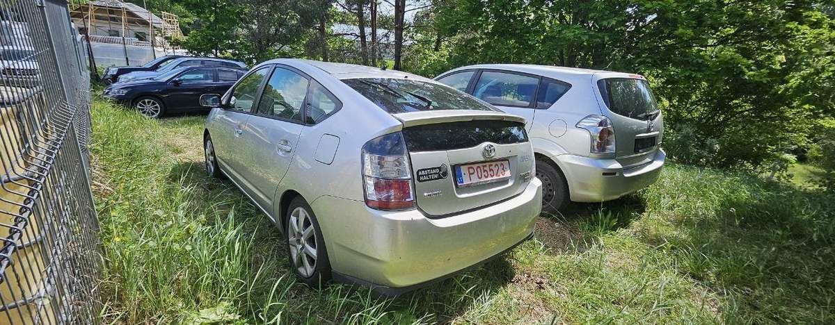 Toyota Prius - 4