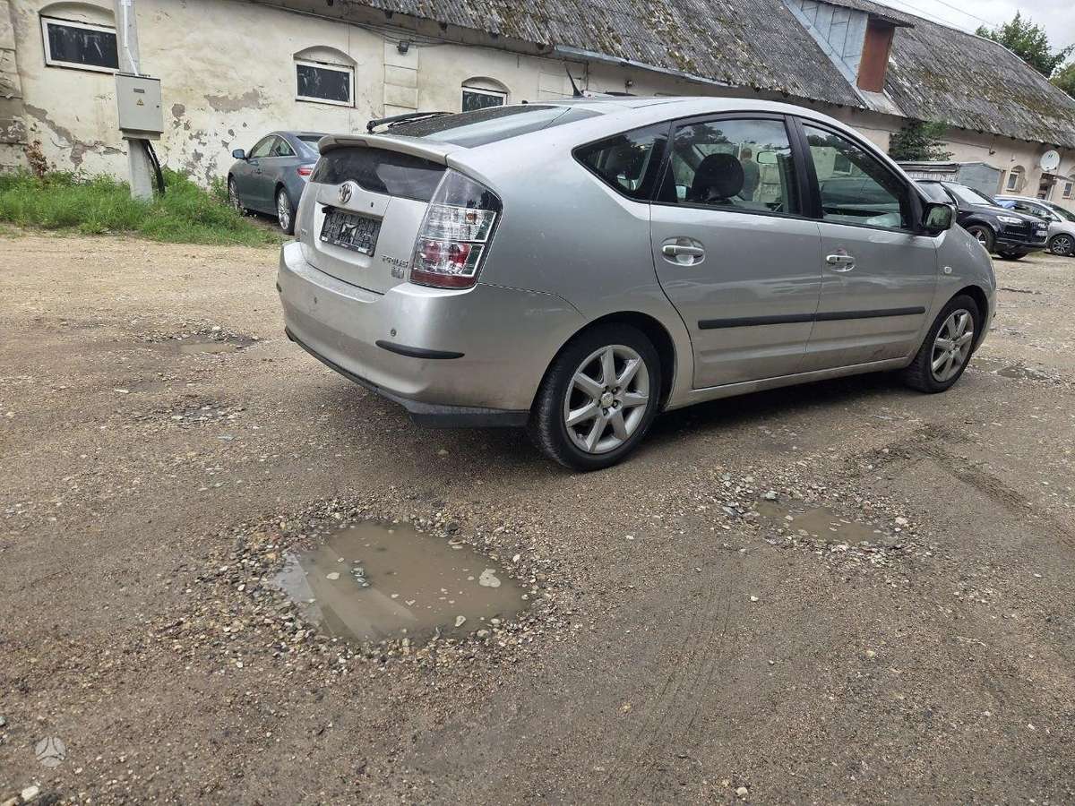 Toyota Prius - 8