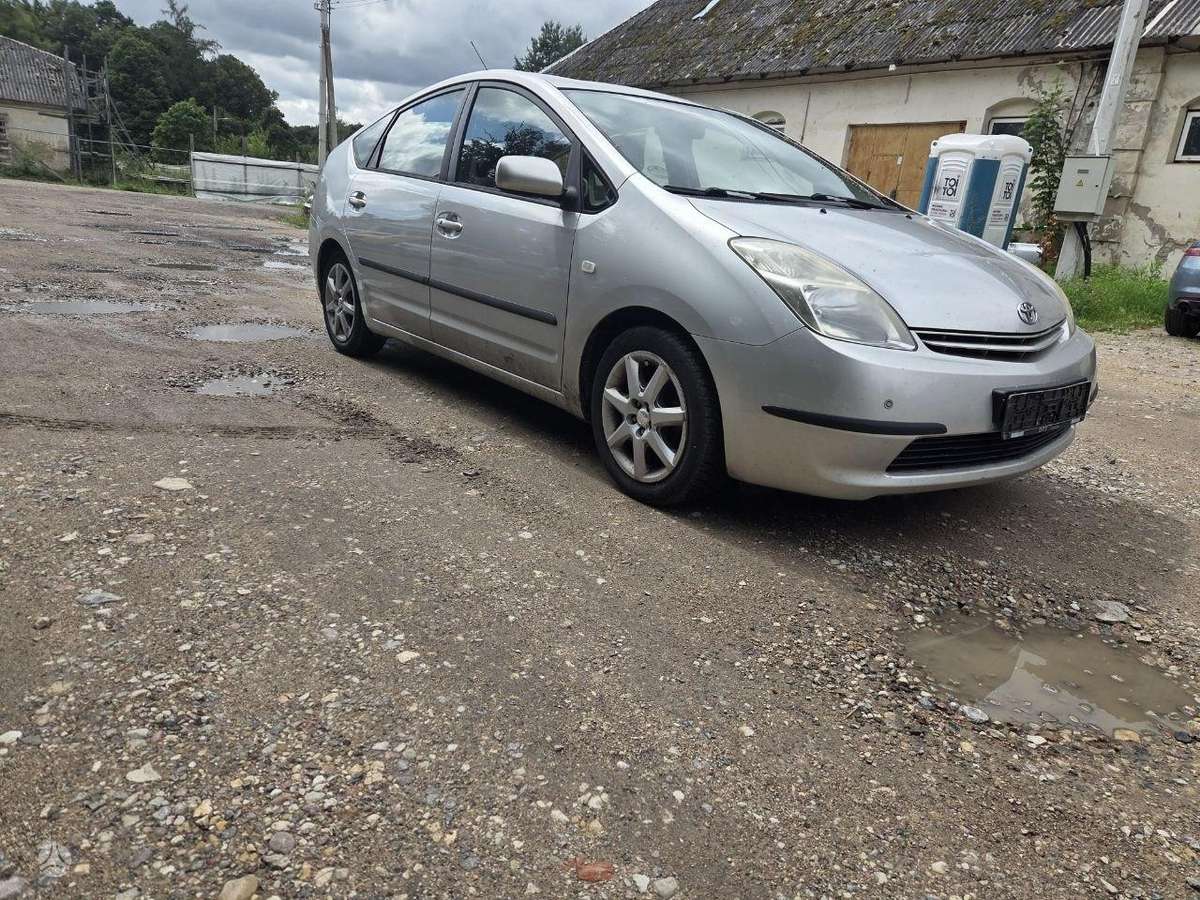 Toyota Prius - 10