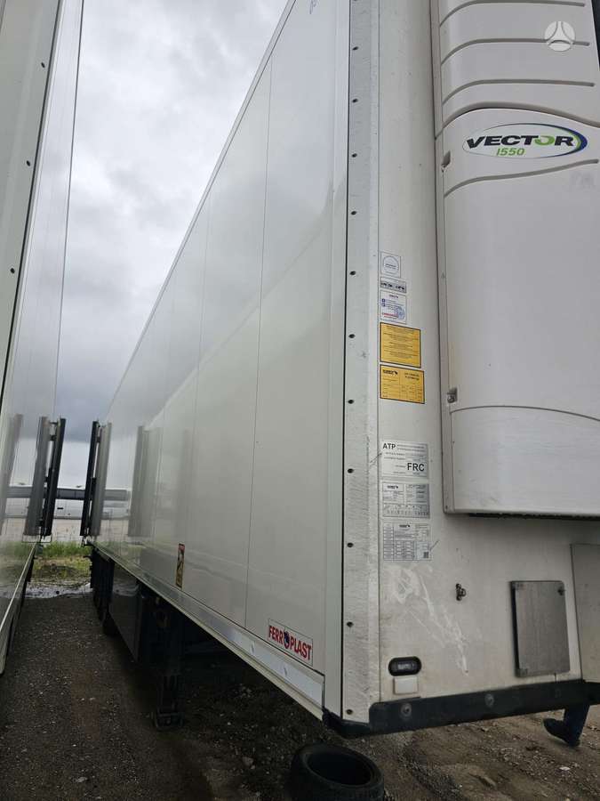 Schmitz FP45, Carrier Vector 1550, refrigerated