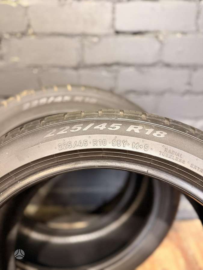 Pirelli P Zero AS Plus 3, всесезонные 225/45 R18