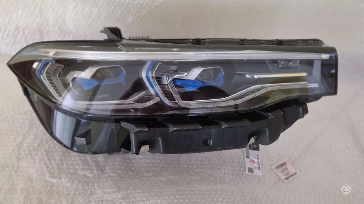 BMW X7 dalimis