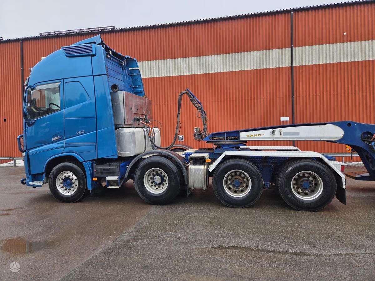 Volvo FH 16 750 8x4, single sleeper