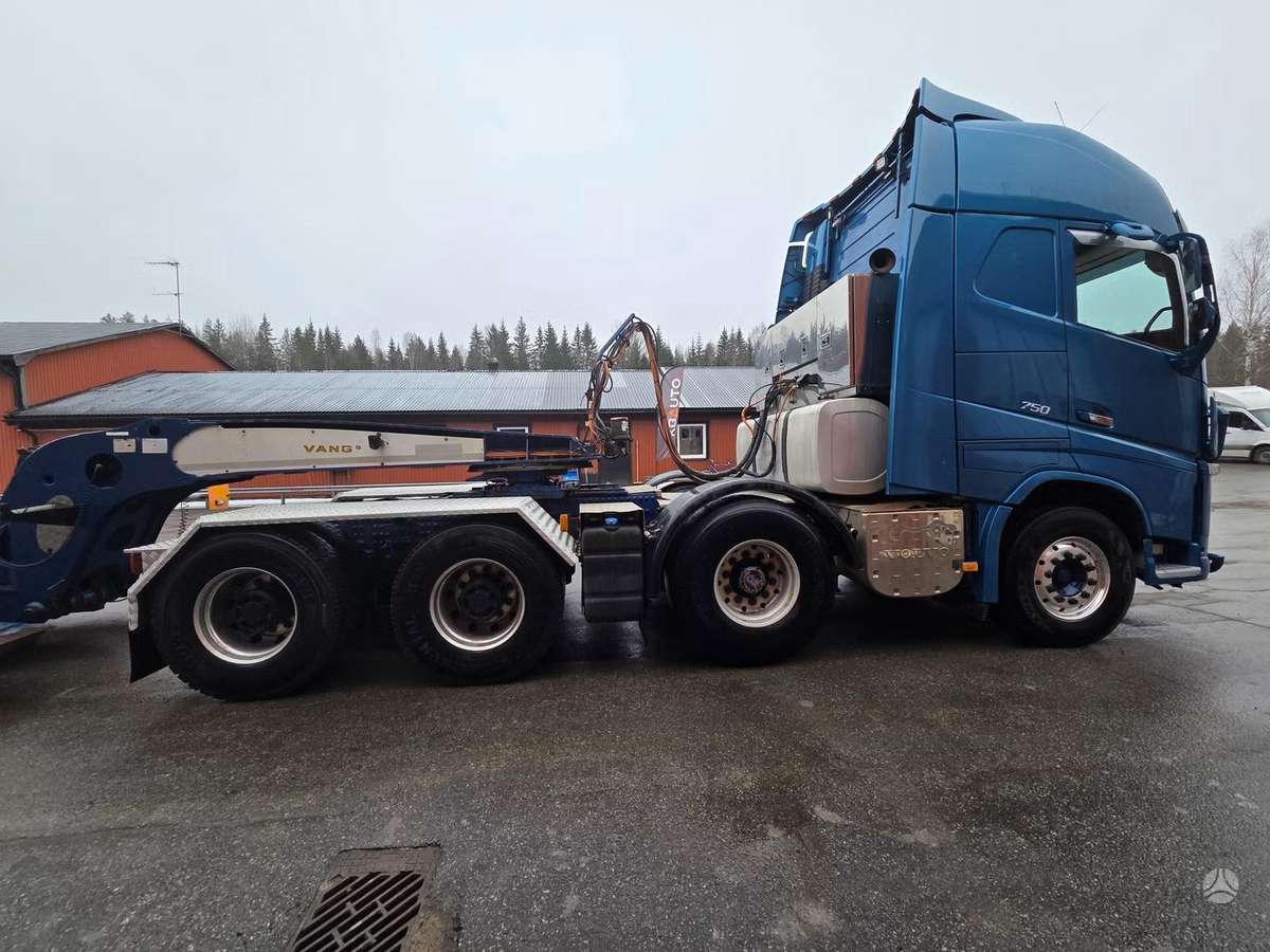 Volvo FH 16 750 8x4, single sleeper