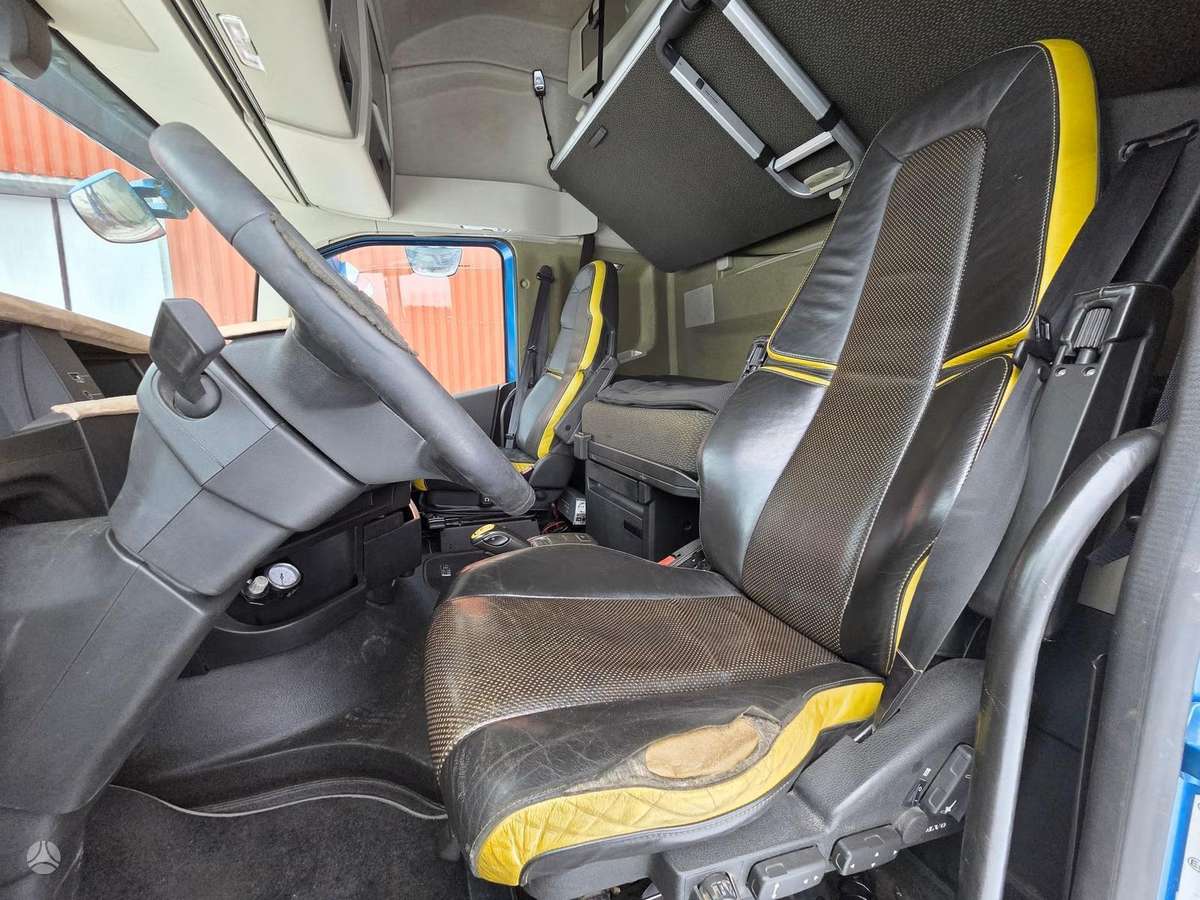 Volvo FH 16 750 8x4, single sleeper