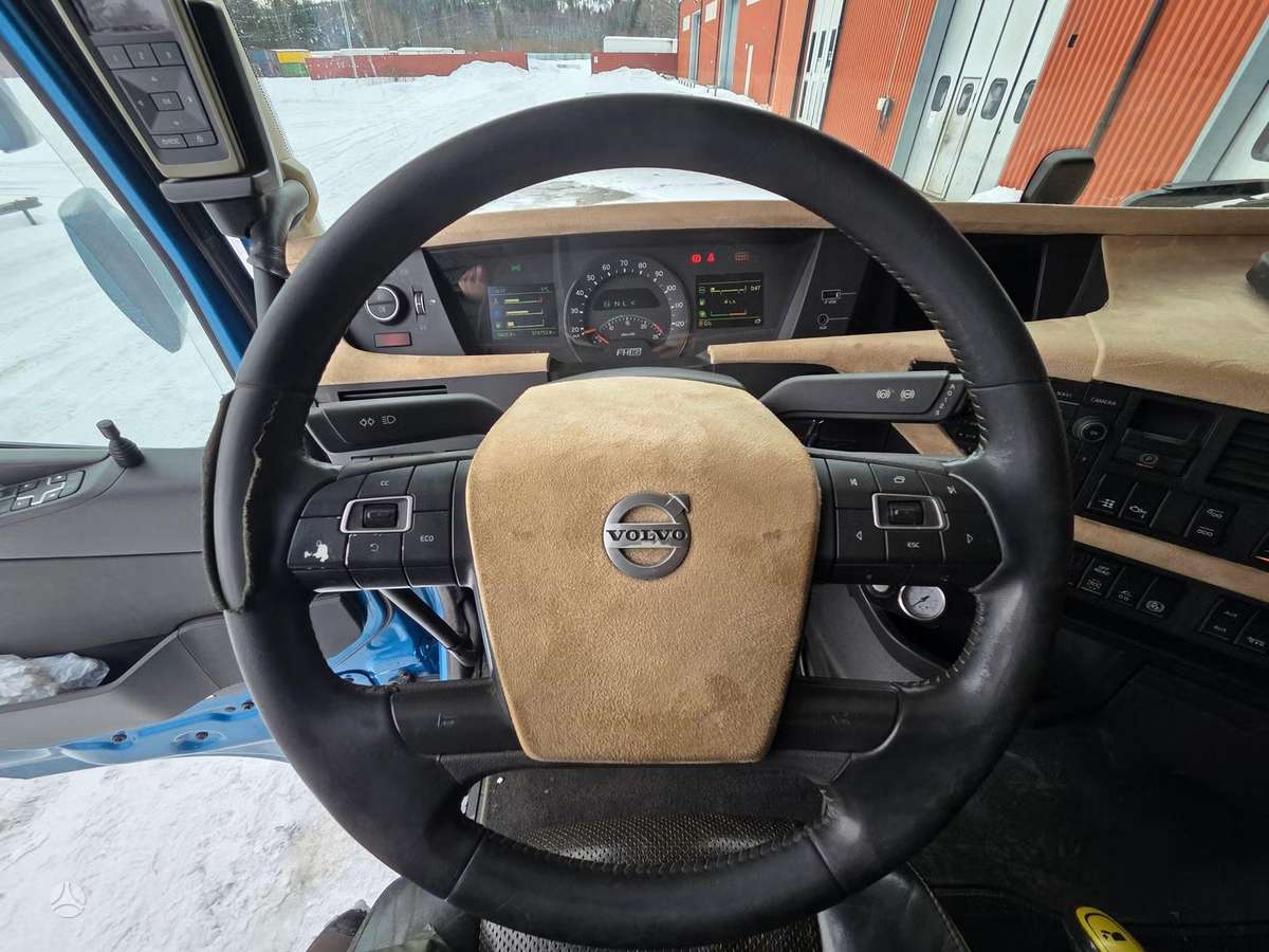 Volvo FH 16 750 8x4, single sleeper