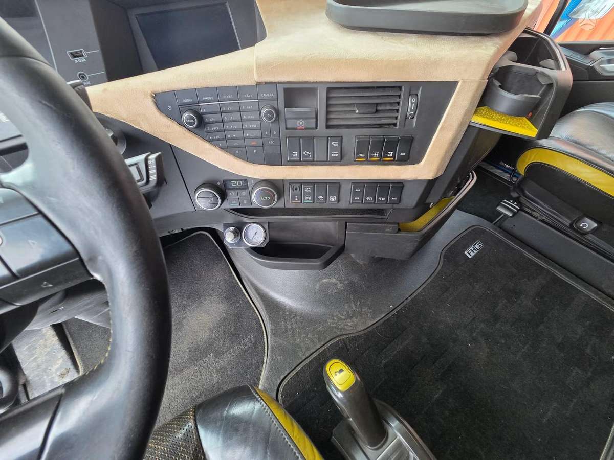 Volvo FH 16 750 8x4, single sleeper