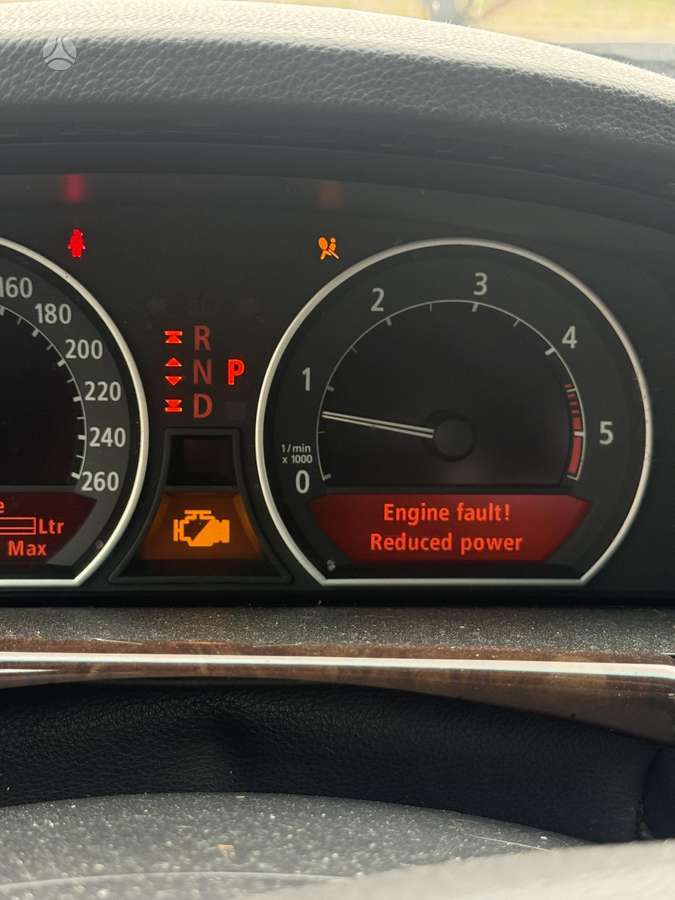 BMW 730, Седан