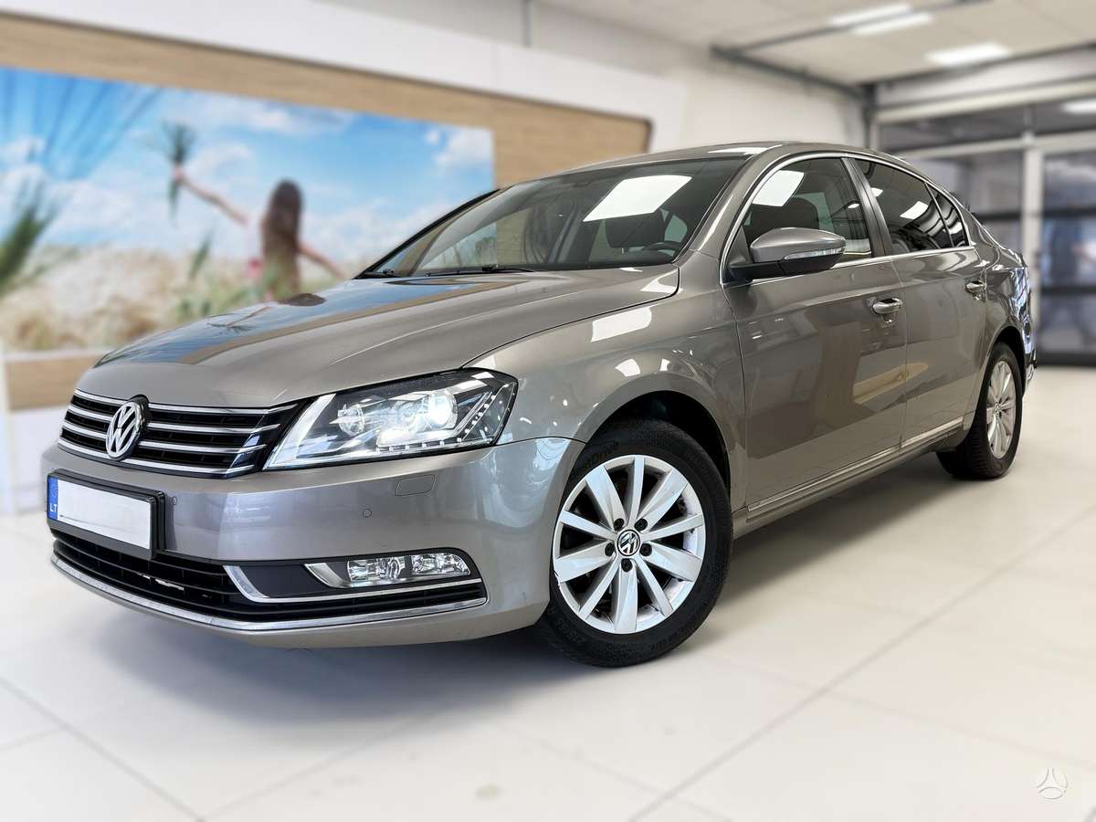 Volkswagen Passat - 1