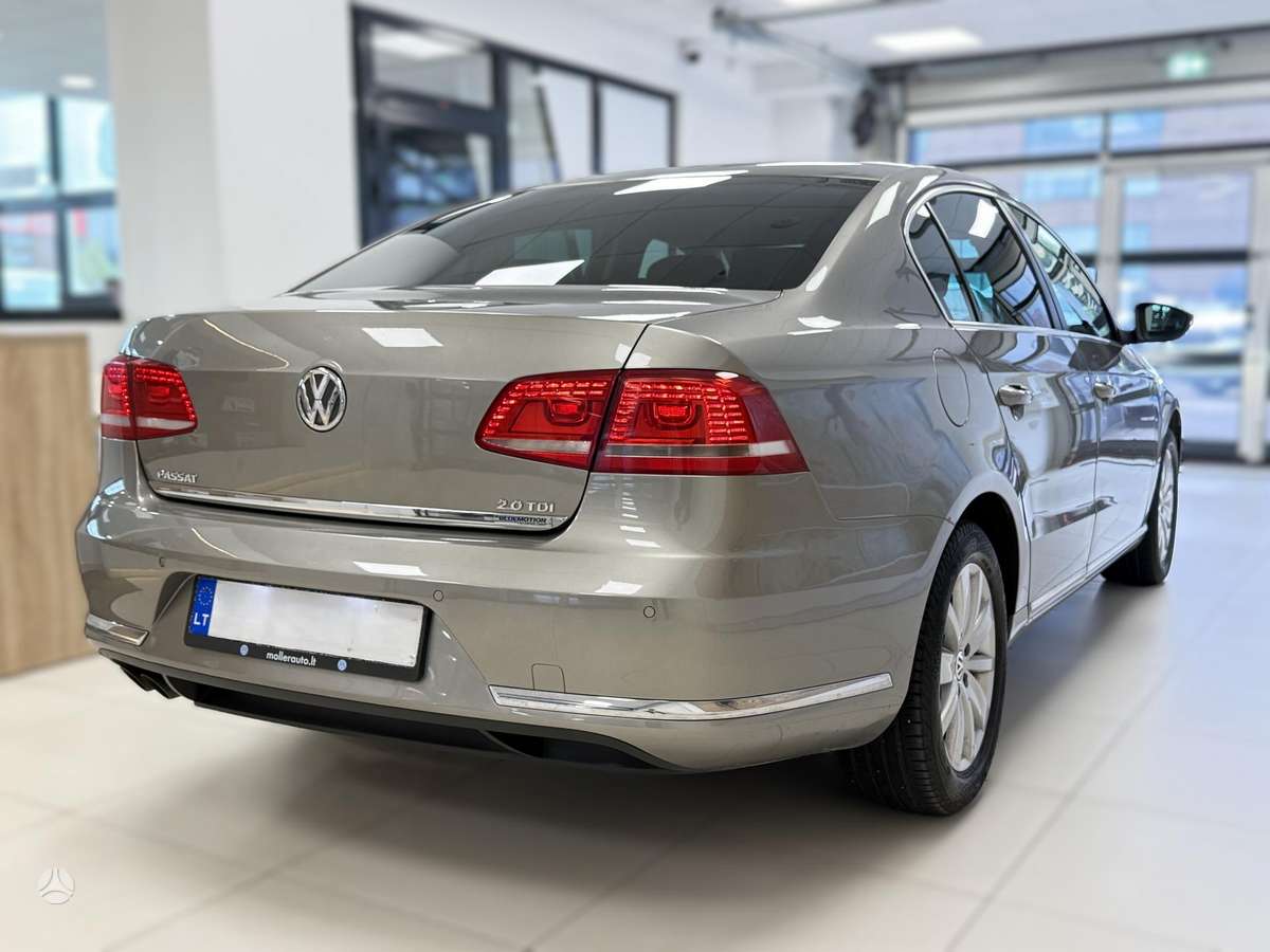 Volkswagen Passat - 4