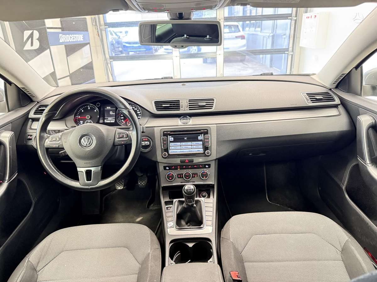 Volkswagen Passat - 8