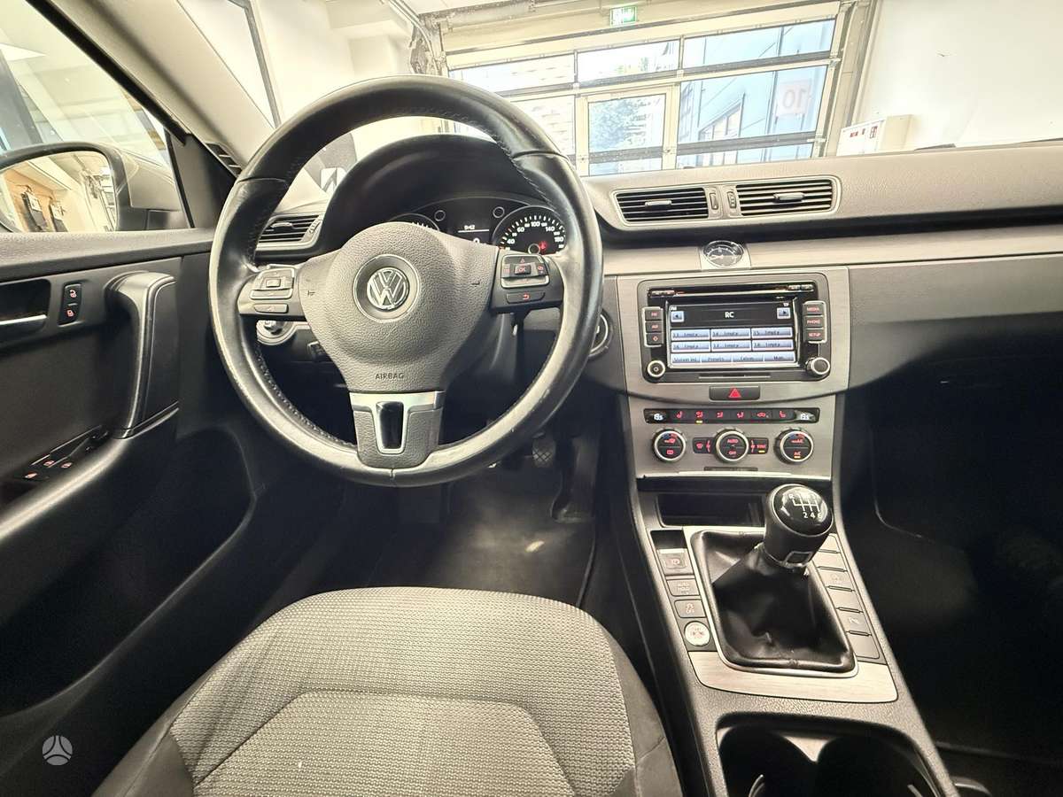 Volkswagen Passat - 12