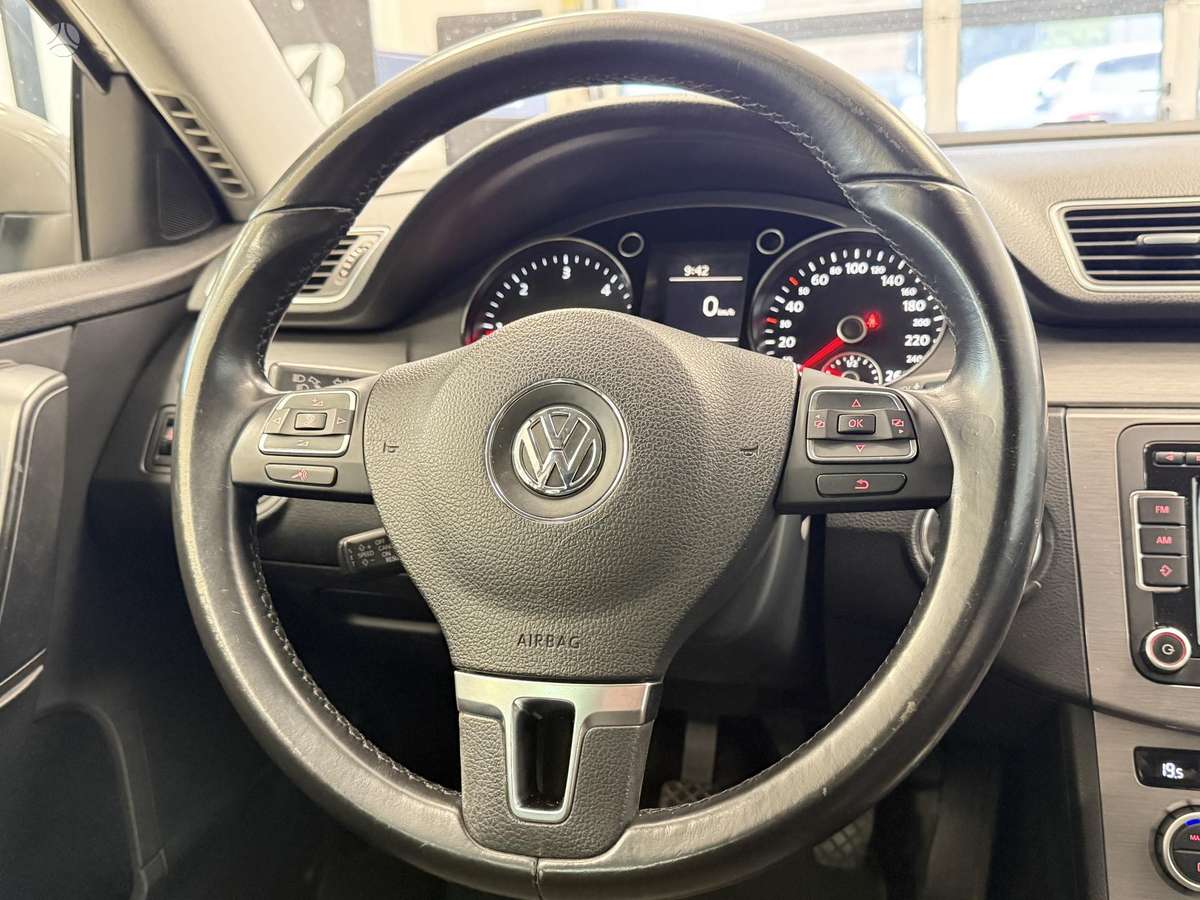 Volkswagen Passat - 10