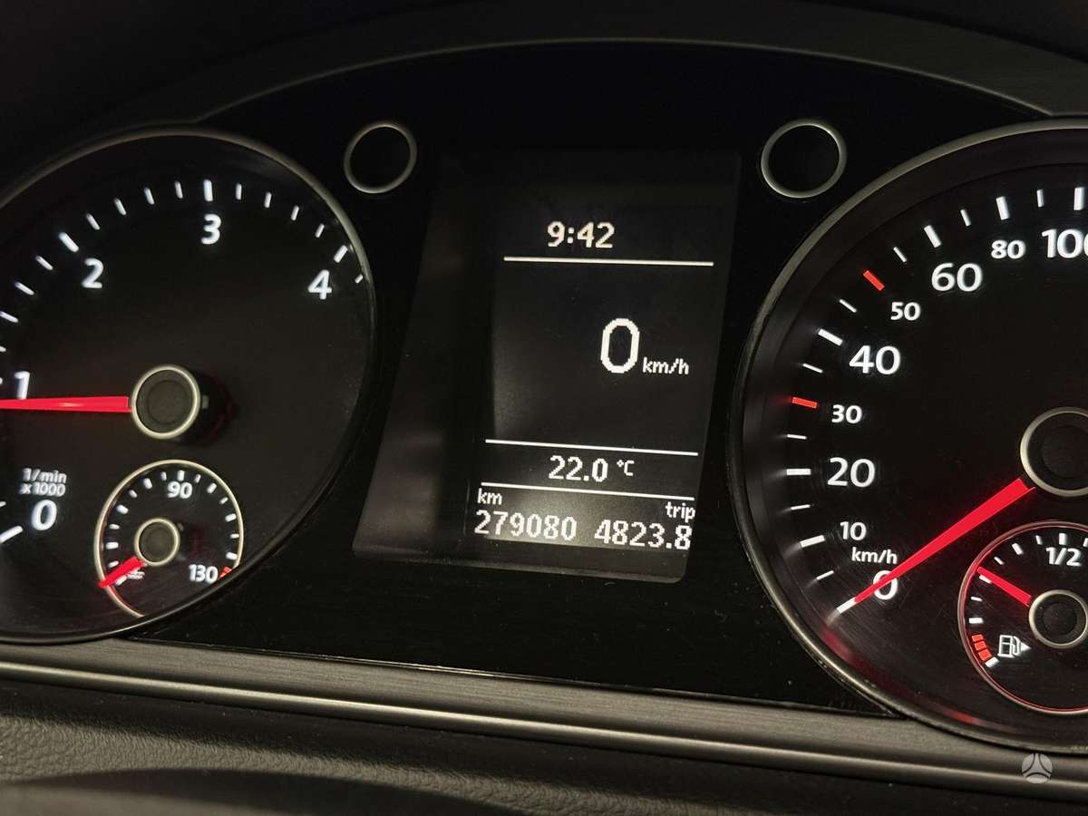 Volkswagen Passat - 11