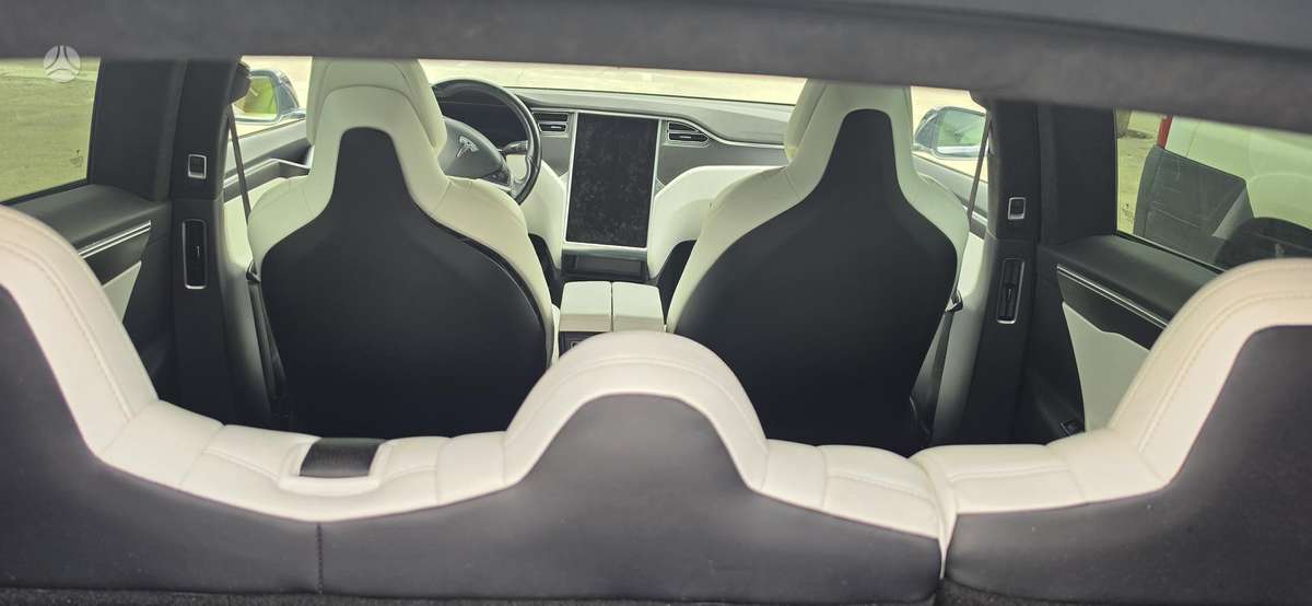 Tesla Model X, Внедорожник / Кроссовер