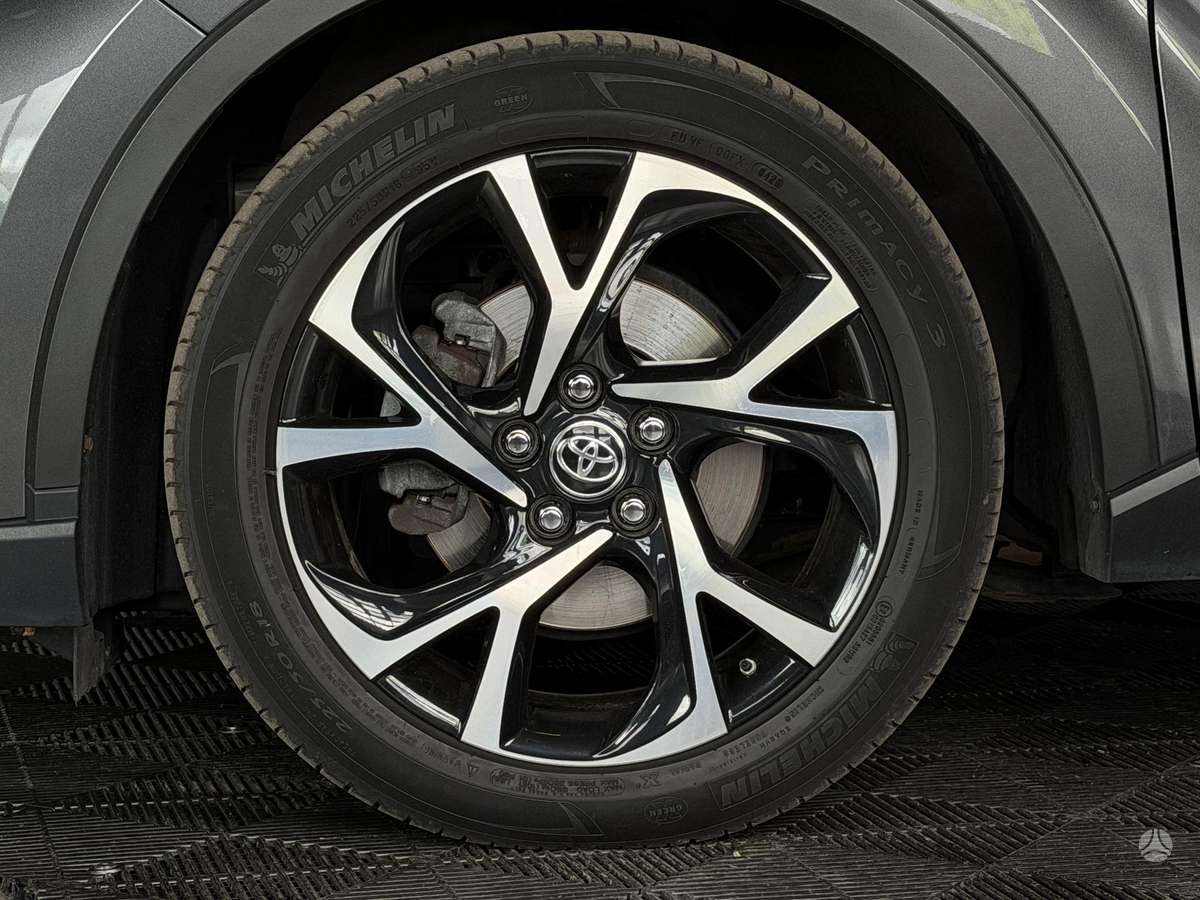 Toyota C-HR - 7