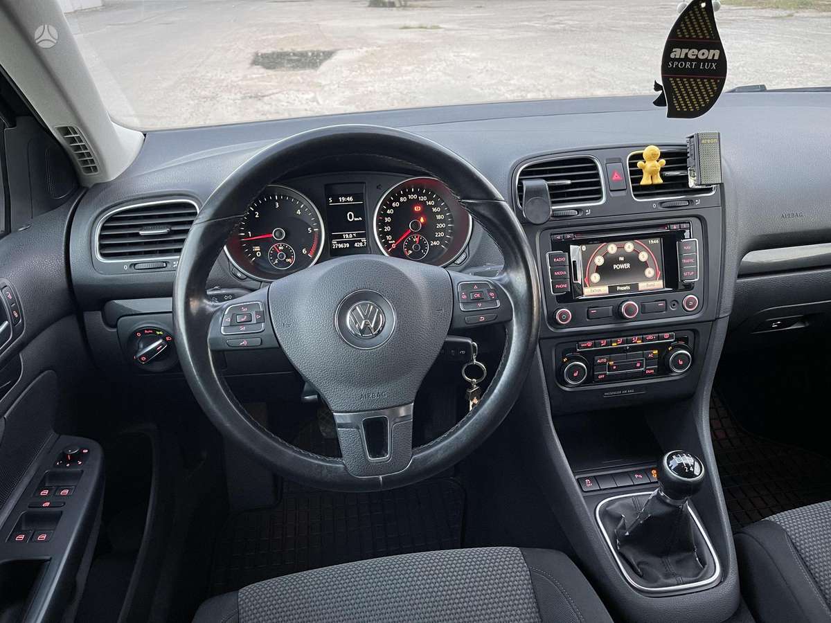 Volkswagen Golf - 10