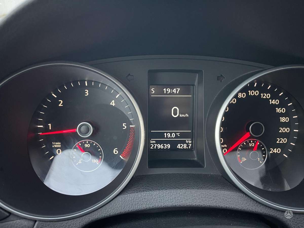 Volkswagen Golf - 11