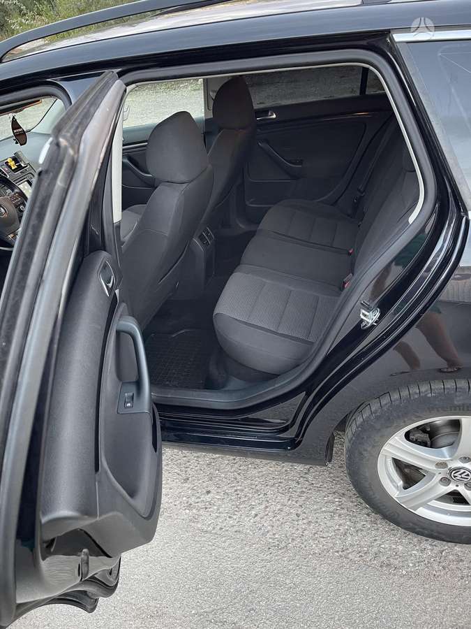 Volkswagen Golf - 8