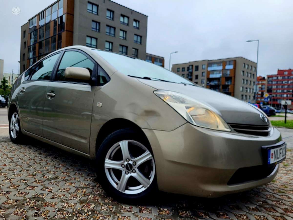 Toyota Prius - 4