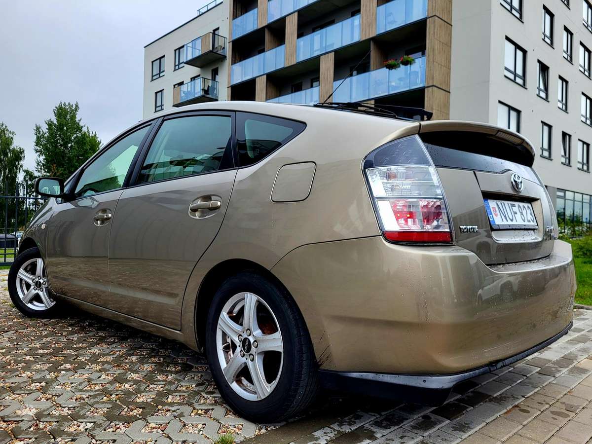 Toyota Prius - 5