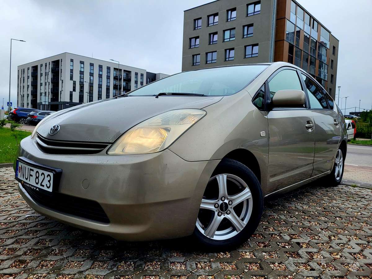 Toyota Prius - 3