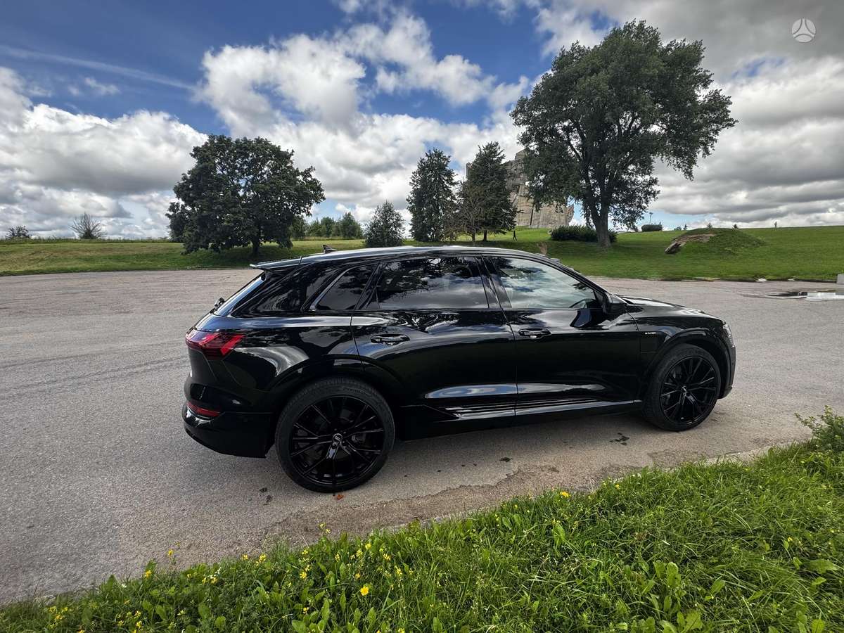Audi e-tron, 95 kWh, off-road / crossover