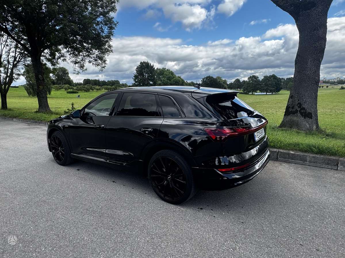 Audi e-tron, 95 kWh, off-road / crossover