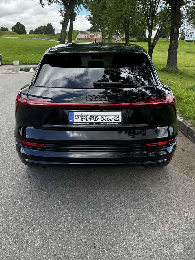 Audi e-tron, 95 kWh, off-road / crossover
