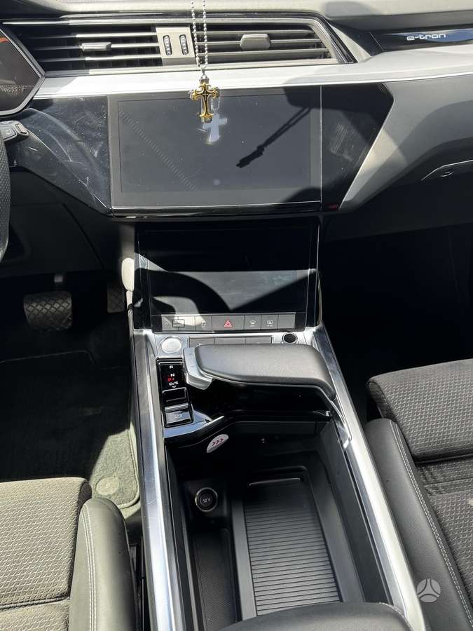 Audi e-tron, 95 kWh, off-road / crossover