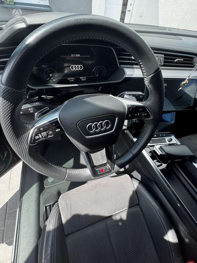 Audi e-tron, 95 kWh, off-road / crossover