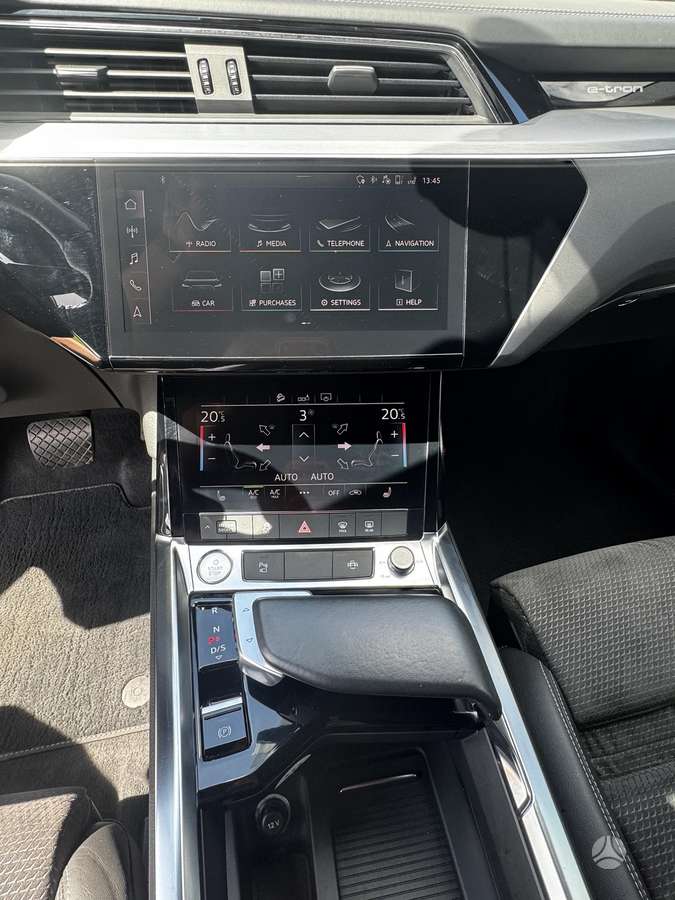 Audi e-tron, 95 kWh, off-road / crossover