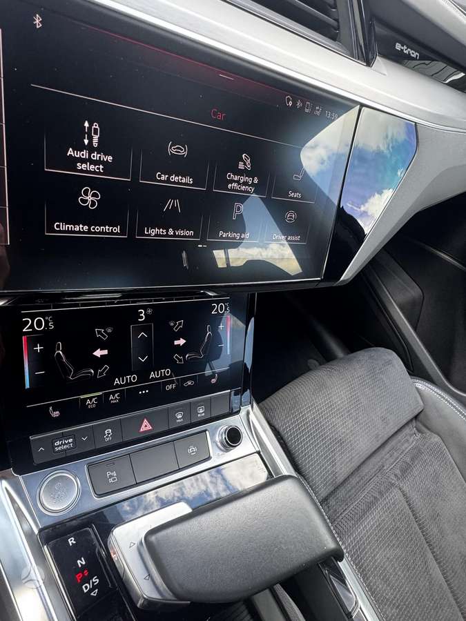 Audi e-tron, 95 kWh, off-road / crossover