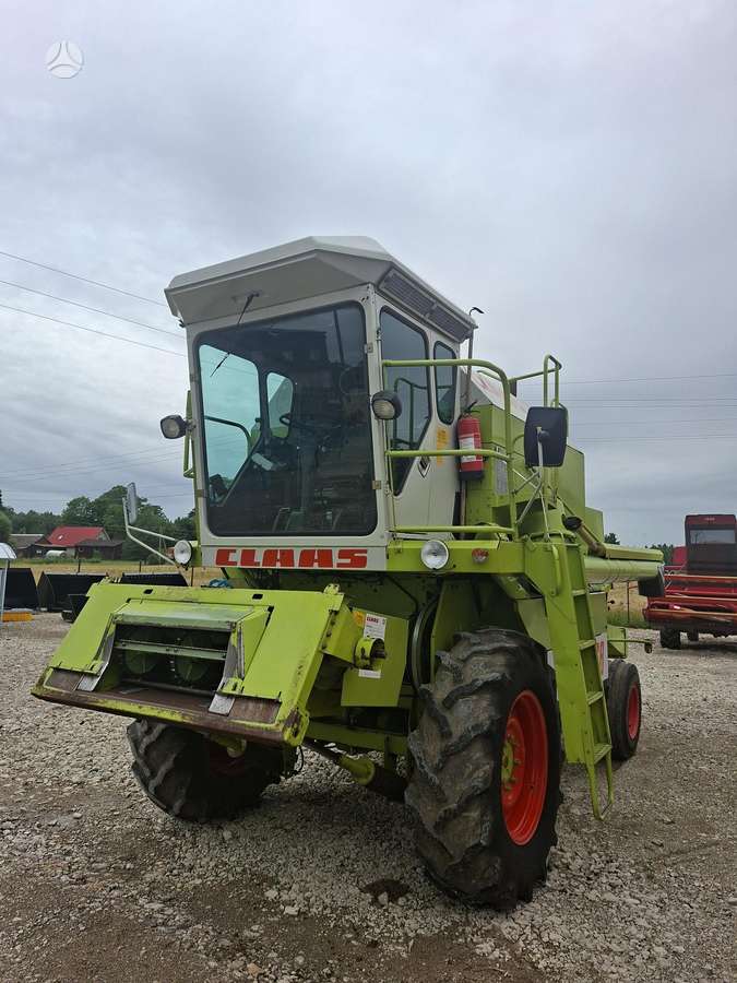 Claas Dominator 68, kombainai
