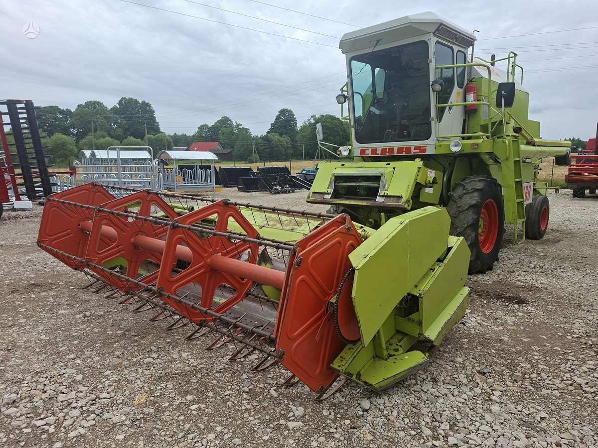 Claas Dominator 68, kombainai