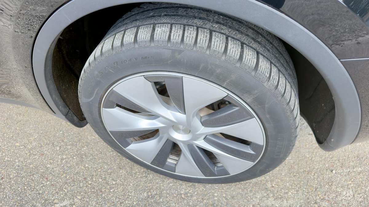 Tesla Model Y, 83 kWh, hatchback