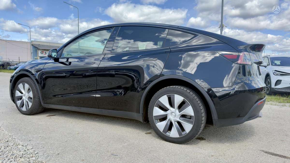 Tesla Model Y, 83 kWh, hatchback