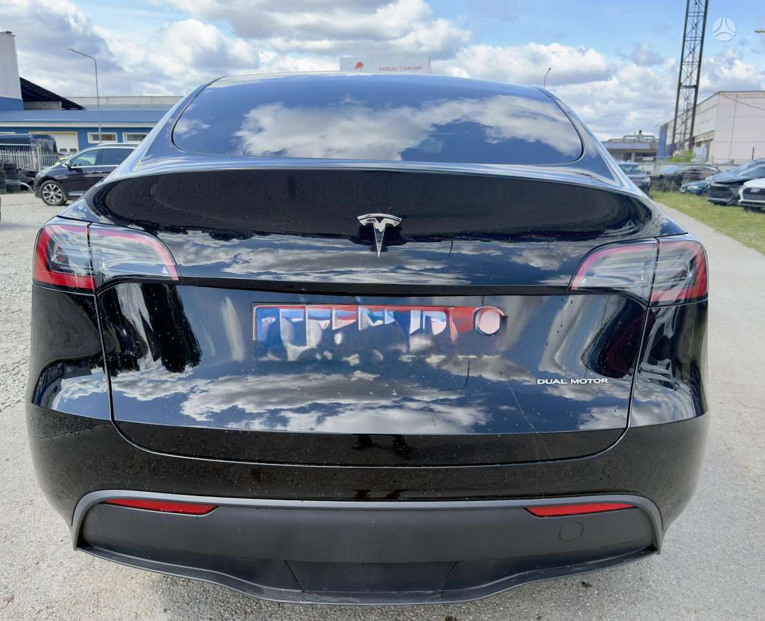 Tesla Model Y, 83 kWh, hatchback