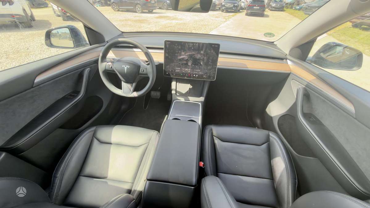 Tesla Model Y, 83 kWh, hatchback