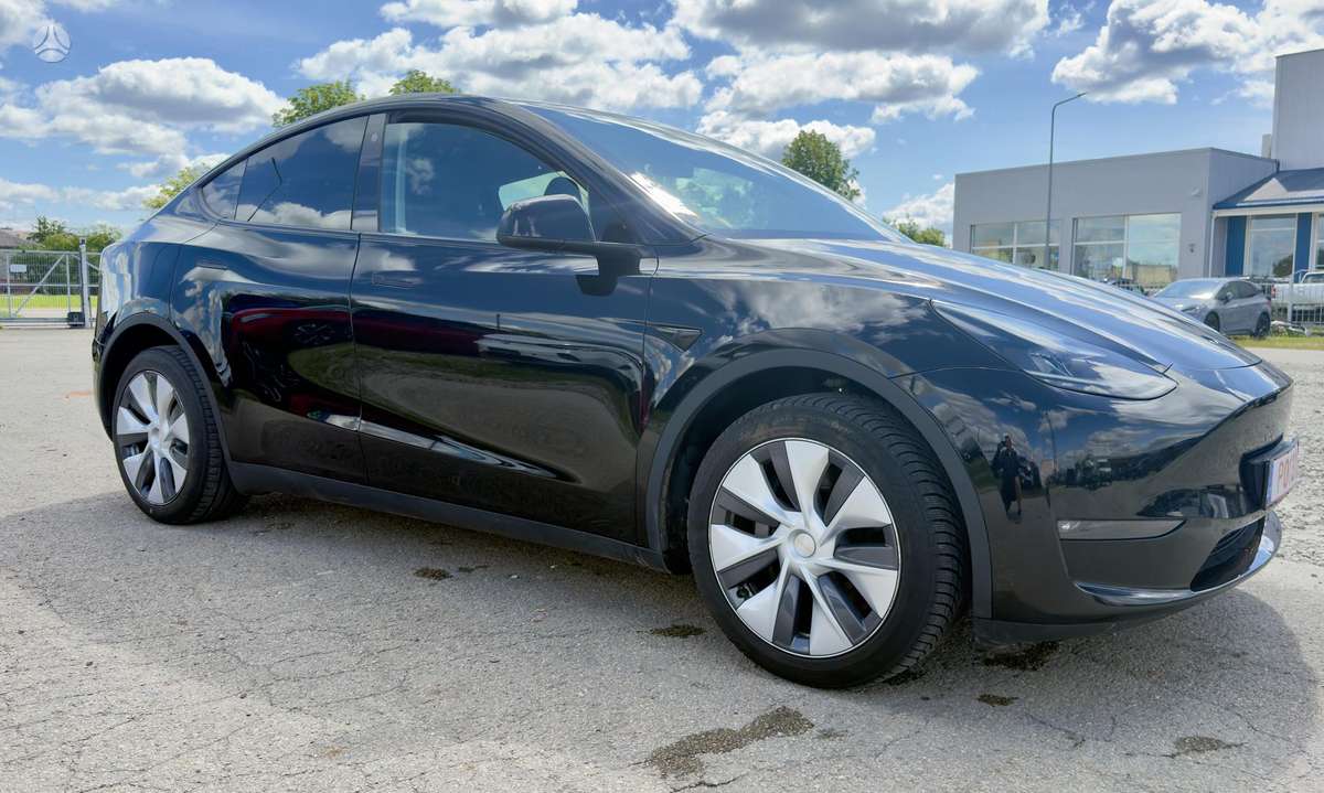 Tesla Model Y, 83 kWh, hatchback