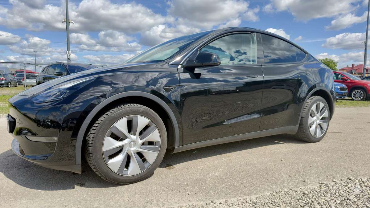 Tesla Model Y, 83 kWh, hatchback