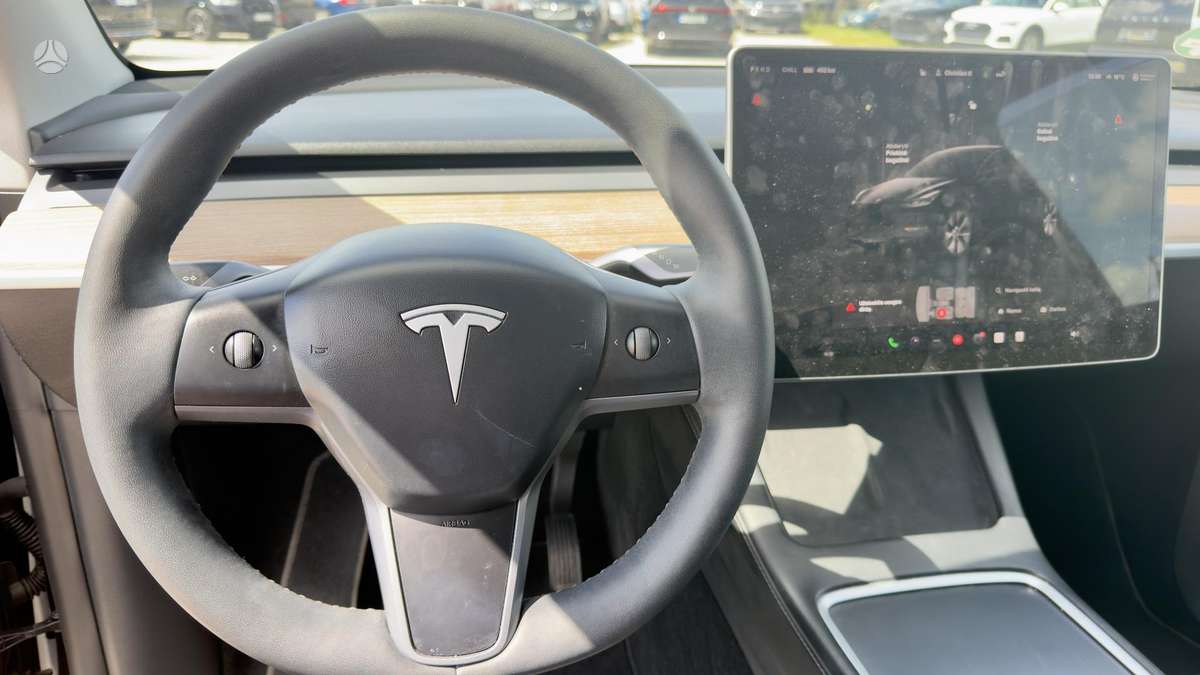 Tesla Model Y, 83 kWh, hatchback