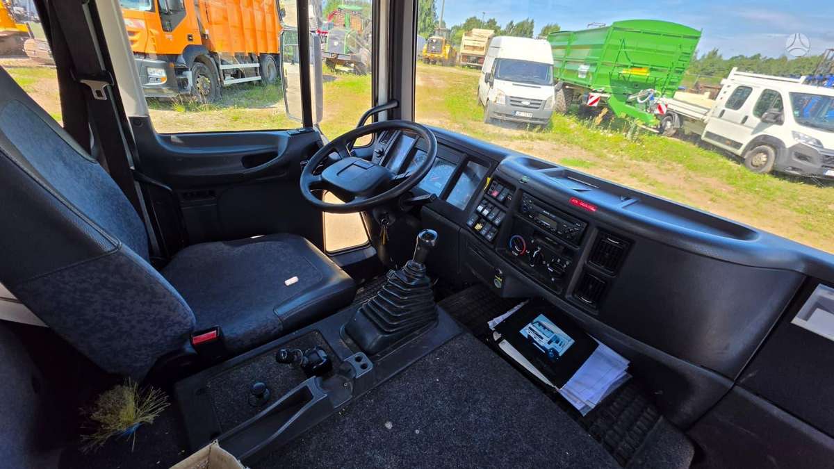 Volvo FL180, crane trucks