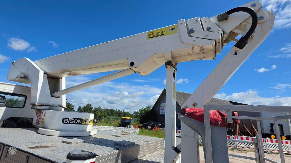 Volvo FL180, ar krānu
