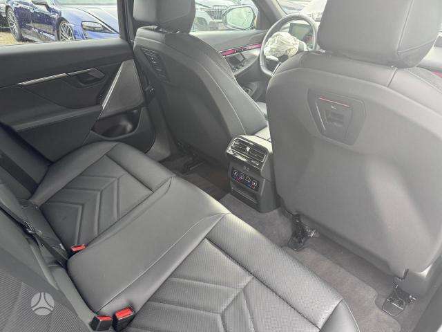 BMW i5, universalas