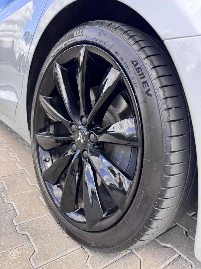 Tesla Model S, 75 кВт·ч, Хэтчбек
